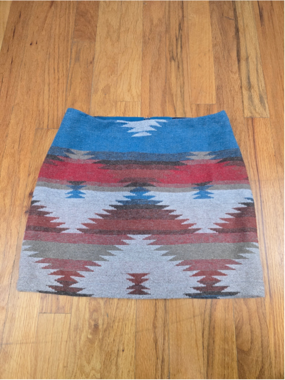 Women's American Eagle Outfitters Mini Skirt Size 0 Blue Red Patterned